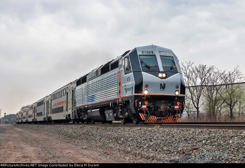 NJT 4013 on train 5513